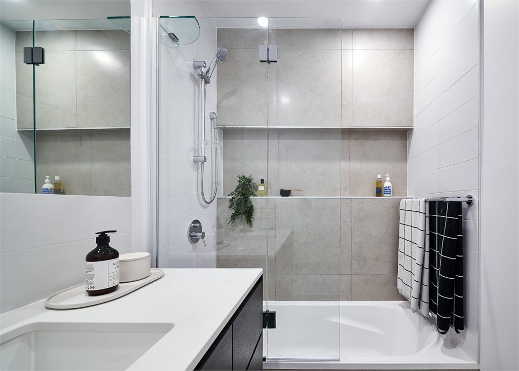 10mm Fix and Swing Shower Screens