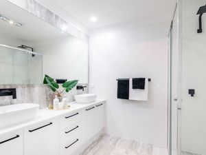 183-Frameless-Mirror-_-Nautilus-Shower-Screen-2-min