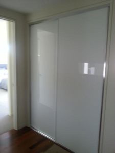 frameless-super-white-robe-doors
