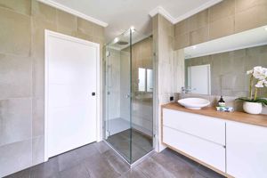 Frameless-Shower-Screen-3-1