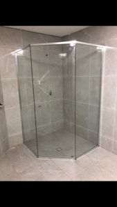 Splayed-Shower-Screen-with-Polished-Silver-Aluminium