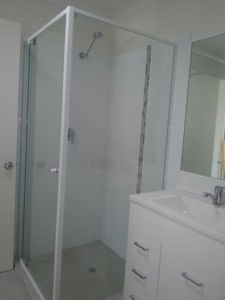 white-framed-front-and-return-semi-frameless