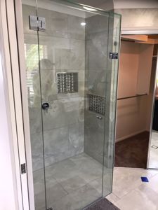 FramelessShowerScreenwithPolishedSilverHingesanEnduro-ShieldCoatingforeasycleaning