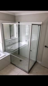 FramedShowerScreen