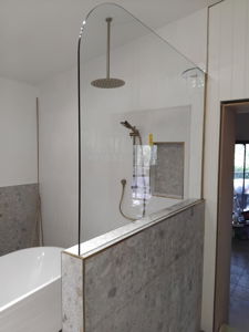 10mmPanelradiuscornerclearglassbrushedgoldhardware