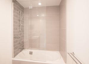Product-ShowerScreen_6mmFrameless_FixAndSwing3