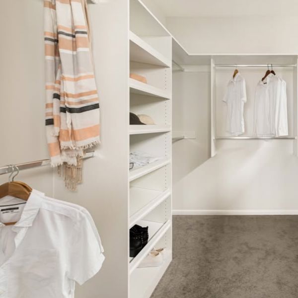 Adjustable shelf