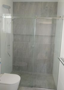 ShowerScreens_10mm_Sliding_Opto_PolishedSilverHardware_Front_accessible