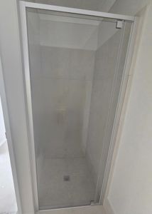 ShowerScreens_6mm_S3Core_MattSilverFrame_Front_Accessible