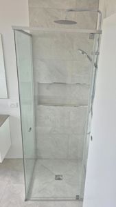 ShowerScreens_6mm_S3Core_MattSilverFrame_Corner_FrontAndReturn_Accessible_5