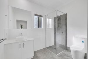 Shower-Screens_6mm_S3-Sleek_Mirrors-Frameless_BCCHomes