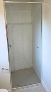 ShowerScreen-6mm_S3Sleek_PolishedFrame-WallToWall-FrontOnly1