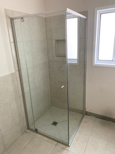 ShowerScreen-6mm_S3Sleek-corner-MattSilver1