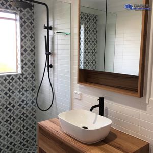 ShowerScreens_10mm_Panels_WhiteHardware_CaseyConstructionsPtyLtd