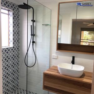 ShowerScreens_10mm_Panels_WhiteHardware_CaseyConstructionsPtyLtd2