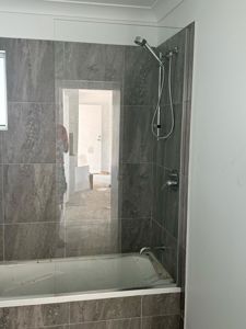 6mm_Panel_PolishedSilver)UChannel_Bath_1