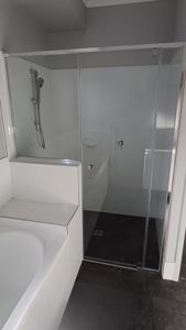 6mm_S3Sleek_PolishedSilverFrame_Front_Accessible_Hob