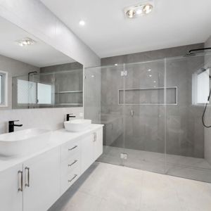 ShowerScreens_10mm_Hinged_PolishedSilverHardware_Front_AccessibleEntry_Mirrors_Frameless_bluewaterhomesqld