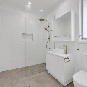 10mmPanel_ShavingCabinet_White_withSelf_BCCHomes