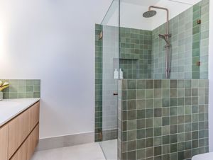 ShowerScreens_10mm_Hinged_BrassHardware_FenwickBuildingGroupPtyLtd2