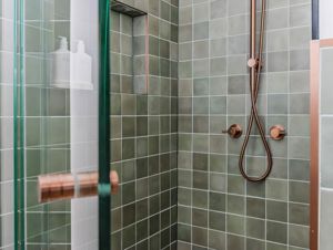 ShowerScreens_10mm_Hinged_BrassHardware_FenwickBuildingGroupPtyLtd