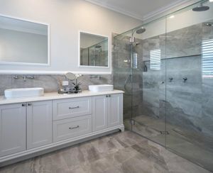 ShowerScreens_10mm_Hinged_PolishedSilverHardware_Front_HeaderBrace_Mirrors_Framed_Rectangle_HaimesHomes