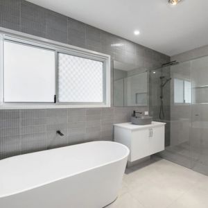 ShowerScreens_10mm_Hinged_PolishedSilverHardware_Front_Mirrors_Frameless_bluewaterhomesqld2