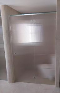 ShowerScreen_10mmHinged_BrishedNickelHardware_NarrowReed-Fluted