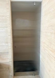 ShowerScreen_10mmFrameless_Pivot_NarrowReedPolishedSilverHardware