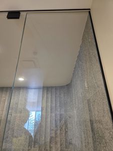ShowerScreens_10mmPivot_GreyGlass_BlackHardware3