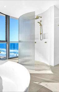 Civic_ShowerScreen-cureved_NarrowReed_acidEtch