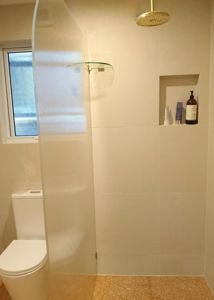 ShowerScreen-10mmFrameless_Panel_NarrowReed