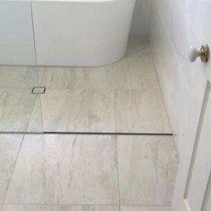 ShowerScreens_10mm_Panels_BlackHardware_CaseyConstructionsPtyLtd3