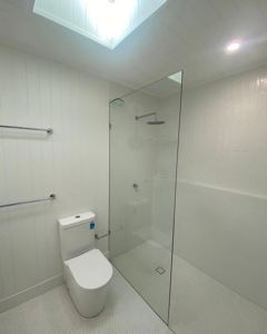 ShowerScreens_10mm_Panels_LineaDesignSndConstruct