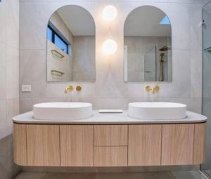 Mirrors_Frameless_DEnd_Arch_ShowerScreens_10mm_Panels_MondoConstructions
