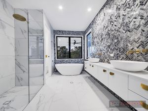 ShowerScreens_10mm_Panels_FlasconConstructions