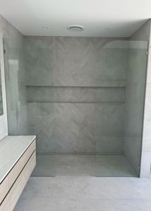 ShowerScreens_10mmPanels_RadiusCorner_BrushedNickelHardware