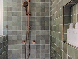 ShowerScreens_10mm_Panels_BrassHardware_FenwickBuildingGroupPtyLtd7