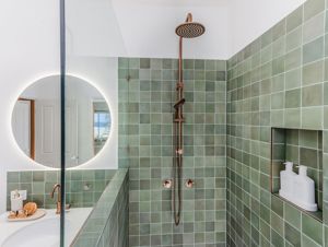ShowerScreens_10mm_Panels_BrassHardware_FenwickBuildingGroupPtyLtd6