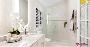 ShowerScreens_10mm_Panels_Arched_Dend_RadiusCorner_CaseyConstructionsPtyLtd