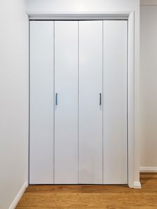 WardrobeDoors-White-Hinged-HandlesStandard