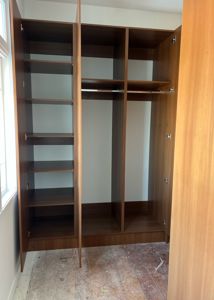 CustomWasrdrobes_Coloured_HingedDoors_AdjustableShelf_SingleHanging_PolishedSilver