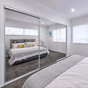 WardrobeDoors_Framed_MattSilverFrame_SilverMirrorInserts_3Doors