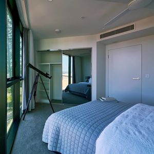WardrobeDoors_Framed_SiverFrame_GreyMirror_3